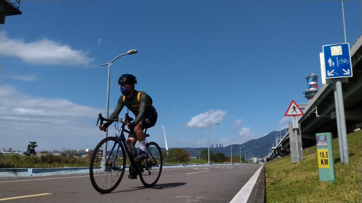 BDPro_Lin's tweet photo. sunny🌞 #關渡水岸腳踏車道 #基隆河右岸
#fahrrad #cycling #cyclist #roadbike #TCR #公路車 #ciclista #Vélo #biciclette #cykel #自転車 #bi-cicleta #dviratis #kerékpár #bicikl #ποδήλατο #velosipēds #rower #велосипед #jízdníkolo #bicykel #kolo #бицикл #jalgratas #bicicletta #자전거 https://t.co/QYN2wON9OP