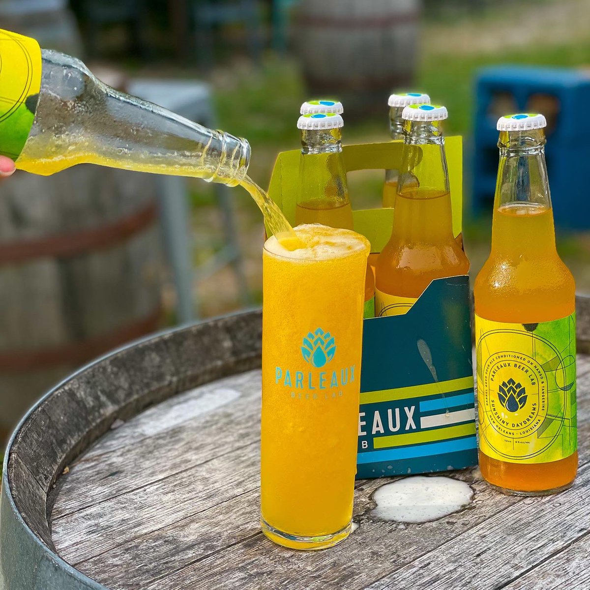 ☀️SUNSHINY DAYDREAMS☀️
Barrel-Aged Sour w/ Mango &amp; Tangerine, 6%

A blend of 4 wine barrel aged sours. Refermented and aged on Mango and Tangerine. Bottled in clear bottles for maximum viewing pleasure. A tart 👊 with a zippy citrus kick. Naturally carb’d to zippy bubble levels.