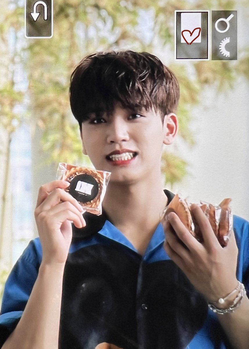 AboutHYUK_'s tweet photo. 220629 미니팬미팅

 우리 혁이얼굴 오늘도 열일했어~

#OMEGA_X #오메가엑스 
#HYUK #혁 #양혁 

@OmegaX_members https://t.co/O7PYd8MsKo