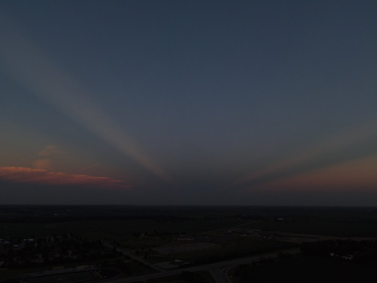 VintonWX's tweet image. Anticrepuscular rays!