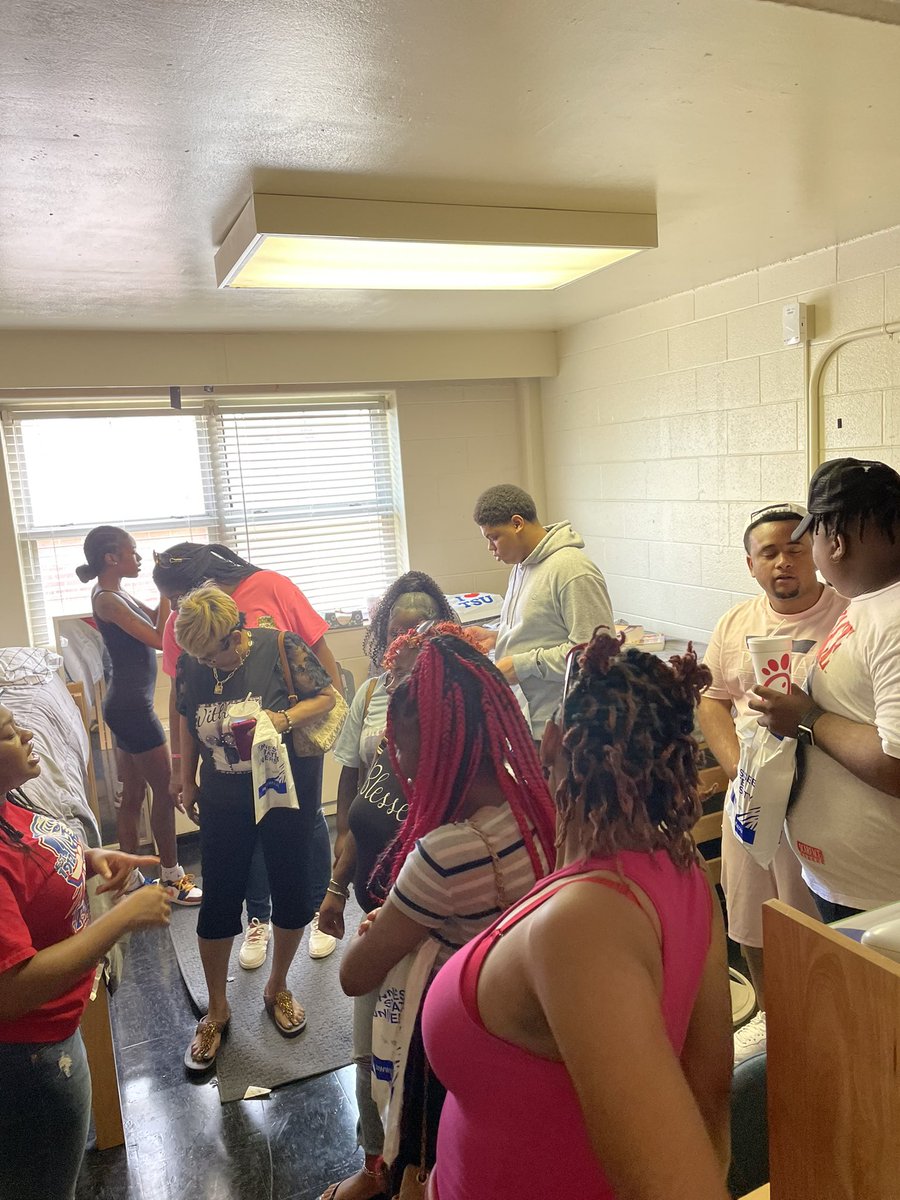 KimDurham1908's tweet image. Our future TSU Tigers and parents had an amazing  visit to TSU today with Persistence Advisor Chaid Thomas to ensure their housing, and financial aid  is secured prior to their fall arrival. @AntonioMBurt #KIPPForward #KIPPMemphis #BacktoBasics #TogetherwithFamiliesandCommunities