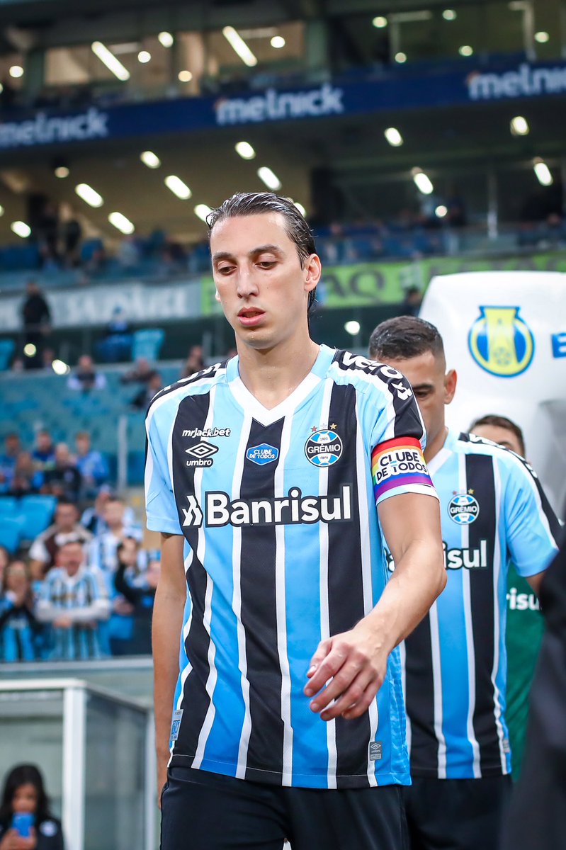 blitztricolor's tweet photo. Pedro Tonon Geromel.

9ª temporada consecutiva com a camisa do Grêmio.

Uma lenda do Rio Grande do Sul.

📸 Lucas Uebel / Grêmio FBPA https://t.co/q8HigIdxVL
