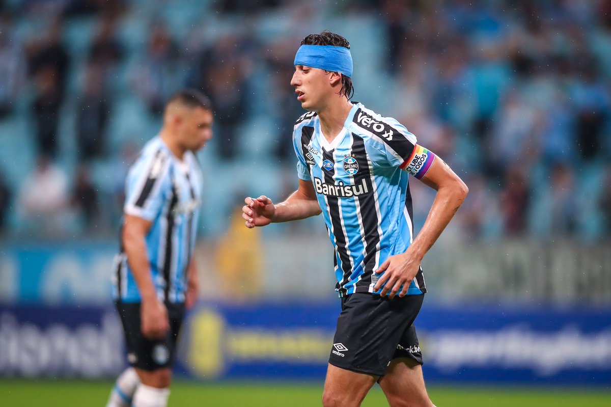 blitztricolor's tweet photo. Pedro Tonon Geromel.

9ª temporada consecutiva com a camisa do Grêmio.

Uma lenda do Rio Grande do Sul.

📸 Lucas Uebel / Grêmio FBPA https://t.co/q8HigIdxVL