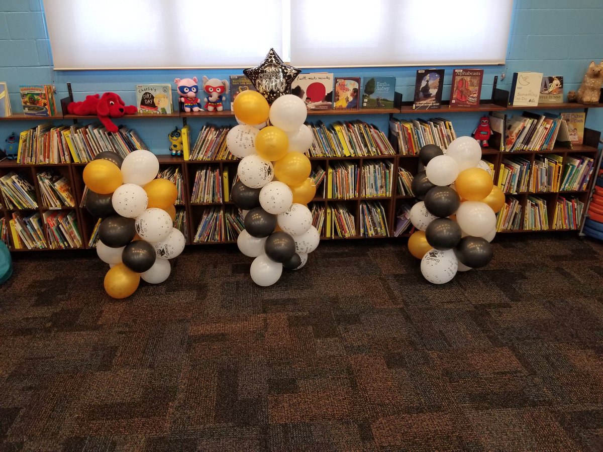TDSB_RoywoodPS's tweet photo. So many "thank-yous" necessary today!
Here we go...
Thank you to #MsPeralta #MrTicmanis #MsLiu #MsTonoo @BFJayne #MsDani for all the decorating and organizing the days events and food!!!
Part 1 https://t.co/D1M11StFgl