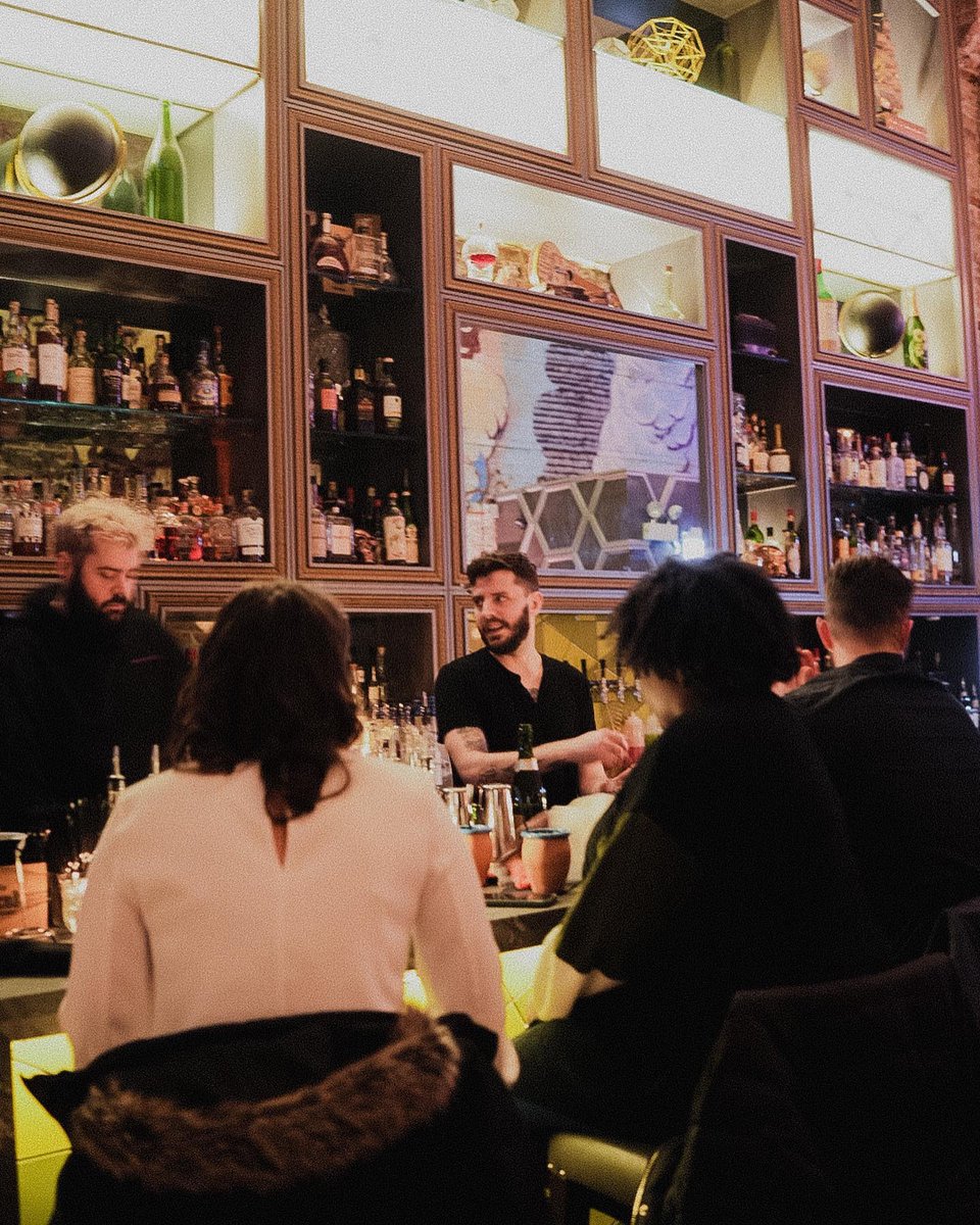 Always vibe when these two are behind the bar. 

📷 @dvvinci