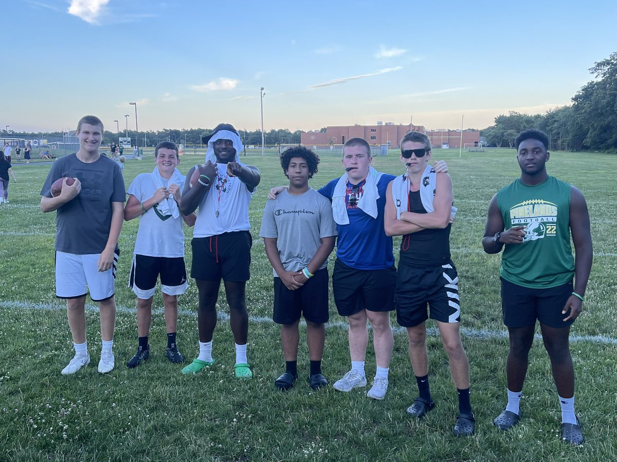 GiveTwoOlineSchool tweet media