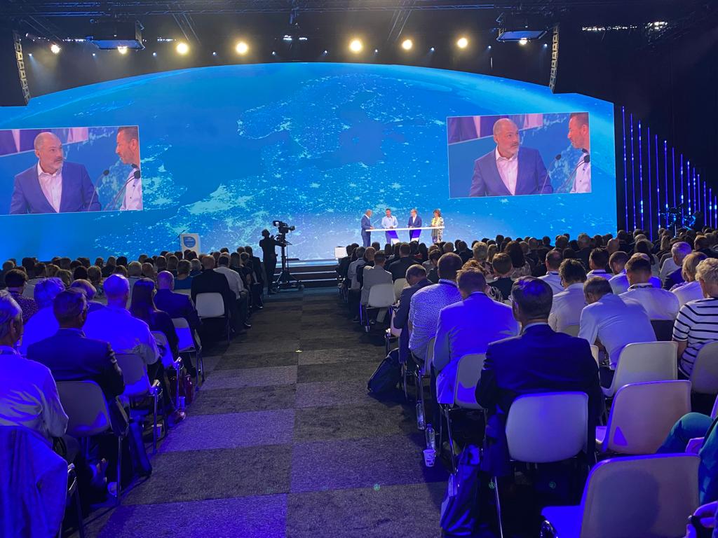 Robbert Lievense, raadslid Schouwen-Duivenland, <a href="/eelcoeerenberg/">Eelco Eerenberg</a>, wethouder Utrecht en Nardy Beckers, gemeentesecretaris Horst aan de Maas vertellen over de meerwaarde van de VNG en de 3 pijlers: kennisdeling, belangenbehartiging en dienstverlening. #vngcongres2022