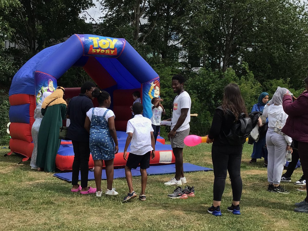 linden_academy's tweet photo. What a fantastic day everyone had at our Fun Fest!
Thank you to everyone who came down to support us! 😀

#Luton #communityevent #familyfun #Lutonevent #primary https://t.co/ew7lr7TP5n