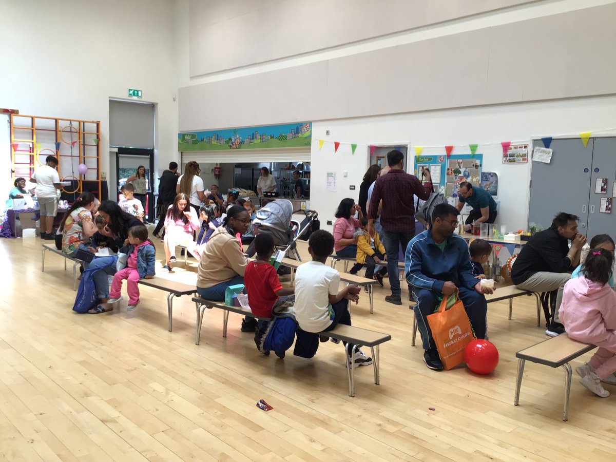 linden_academy's tweet photo. What a fantastic day everyone had at our Fun Fest!
Thank you to everyone who came down to support us! 😀

#Luton #communityevent #familyfun #Lutonevent #primary https://t.co/ew7lr7TP5n