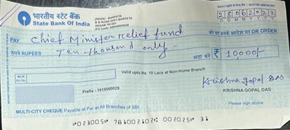 himantabiswa's tweet photo. Received a cheque of ₹10, 000 from Shri Krishna Gopal Das as donation to CM Relief Fund.

Really glad to see people from all over the State extending a helping hand in this hour of need. https://t.co/CL5kW5HgO0