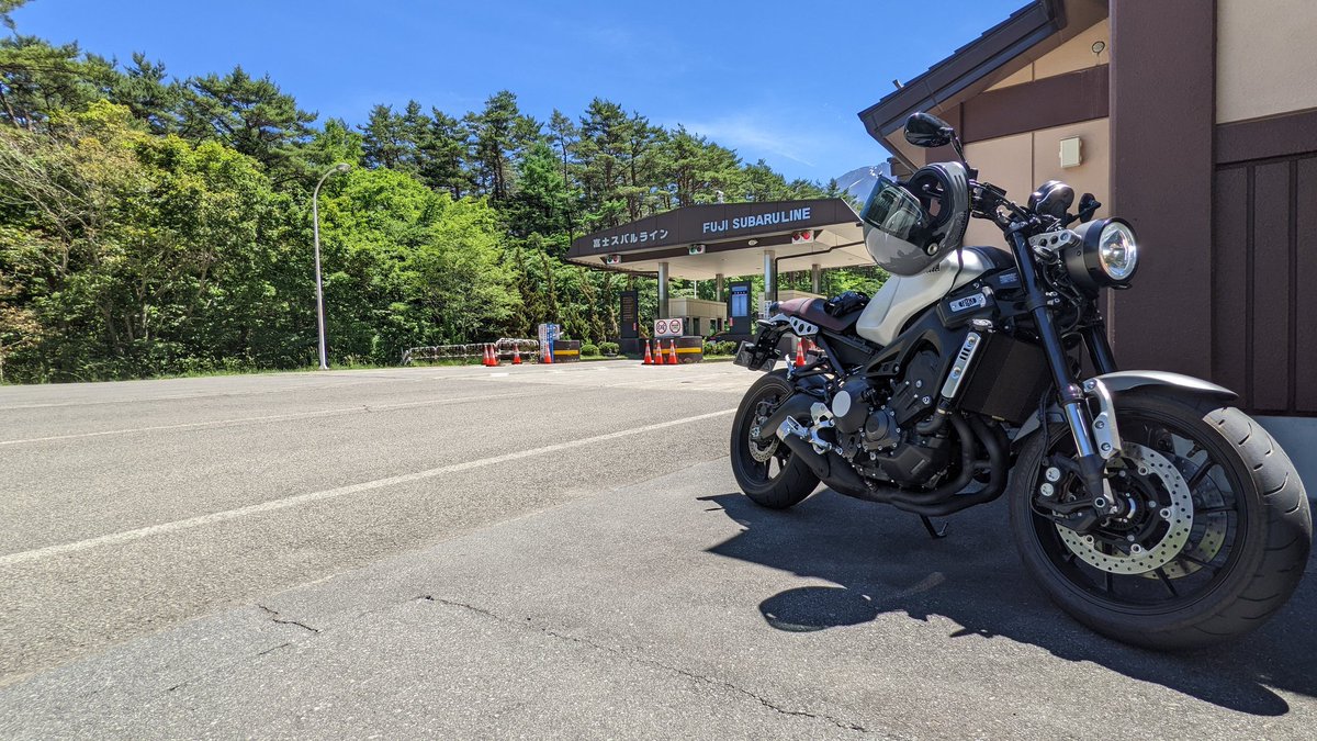gb3502's tweet photo. マイカー規制前に富士スバルラインへ🏍きんもちいぃいい👍お土産にとうもろこしと桃をゲット🌽🍑
#XSR900 #富士スバルライン #ボッチ https://t.co/Hf73EvdnAi