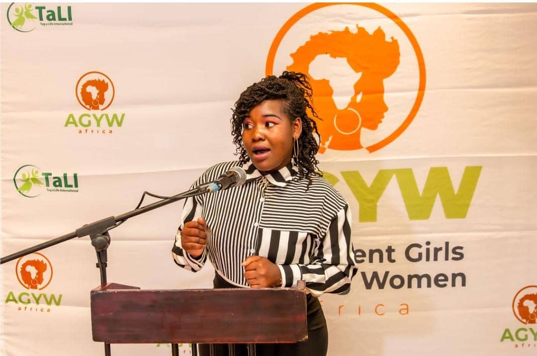 Today we are Crushing on Annah Sande.

Annah Sande is a 23 year old vibrant Student and youths leader studying an UnderGrad Degree in Sociology at the University of Zimbabwe.
 facebook.com/10092612830592…