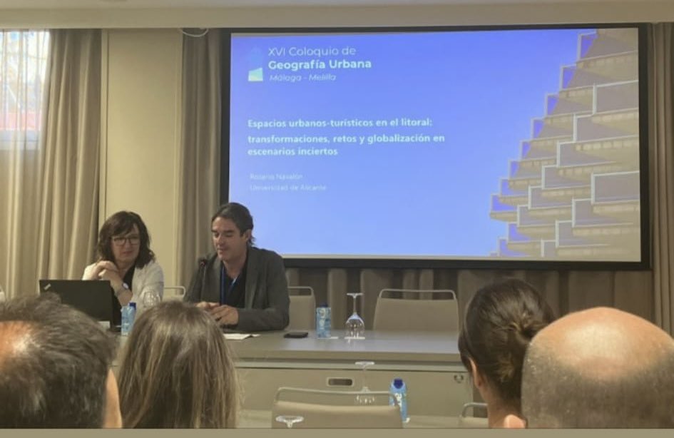 Geografia-UA (@geografiaua) on Twitter photo Estos días se está celebrando en #Málaga el XVI #Coloquio de <a href="/ggeourbana/">Grupo de Geografía Urbana (AGE)</a> @AGE_Oficial y ayer, la profesora <a href="/CharoNavalon/">Charo Navalón</a> intervino en el Eje 1, Espacios #urbanos #turísticos en el #litoral: transformaciones, retos y globalización en escenarios inciertos
#geografia #geografiaua Estos días se está celebrando en #Málaga el XVI #Coloquio de <a href="/ggeourbana/">Grupo de Geografía Urbana (AGE)</a> @AGE_Oficial y ayer, la profesora <a href="/CharoNavalon/">Charo Navalón</a> intervino en el Eje 1, Espacios #urbanos #turísticos en el #litoral: transformaciones, retos y globalización en escenarios inciertos
#geografia #geografiaua