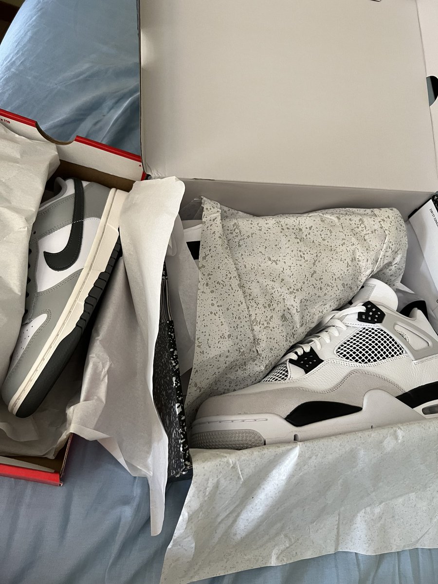 The8MafiaCEO's tweet photo. Guess who take restock pair…. https://t.co/wdAJ8UT5wF