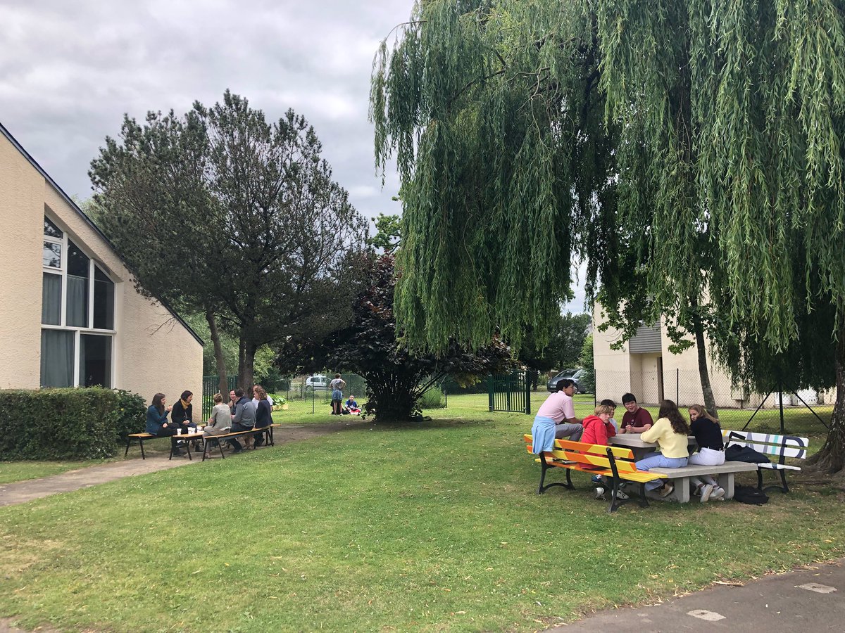 Les élèves du CVC avaient proposé un repas en extérieur en cette fin d’année. Hier, les collégiens ont donc profité des espaces extérieurs pour un pique-nique sous le soleil