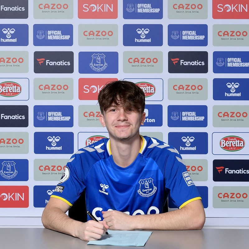 EvertonAcademy's tweet photo. ✍️ | #EFCU21 midfielder Liam Higgins has signed his first professional contract, agreeing a one-year contract until the end of June 2023.