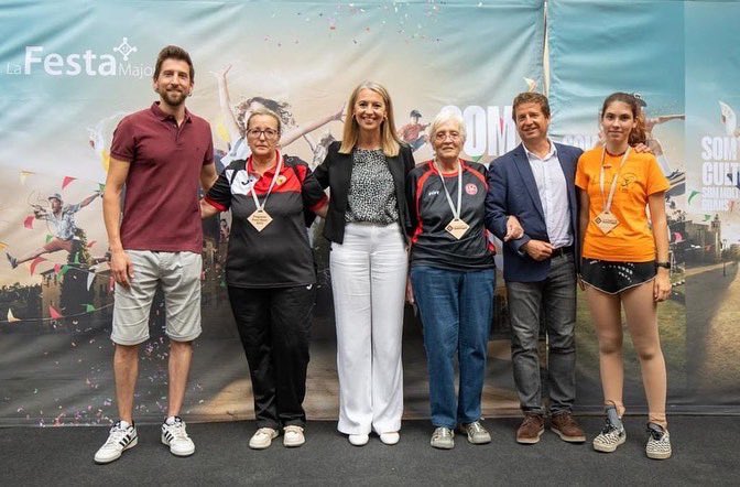 UESC_SantCugat's tweet photo. Les pregoneres de la UESC per la Festa Major de Sant Cugat 2022 🏀 🏓 La Lluna, Sara de UESC Asdi i la Maria Rosa de Tennis taula 🙌🏼

🔴 #GoUESC #CaminemJuntsUESC ⚫️ https://t.co/pIW6lz3Kqn