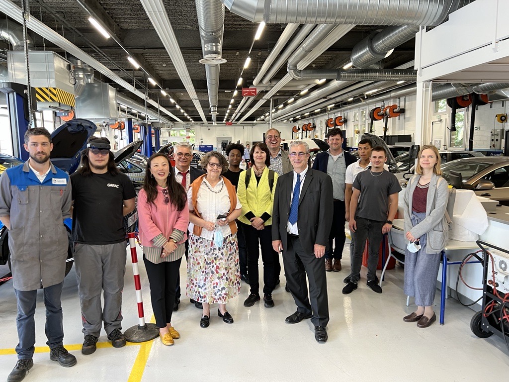 Am 24.06.22 besuchte das Team vom <a href="/Make_IT_Berlin/">Make-IT</a> GARAC Campus, eines der größten Bildungszentren der Automobil-Branche in Frankreich. Vor allem hat uns die Anwendung der AR- Ansätzen in der Ausbildung interessiert. <a href="/SenIAS_Berlin/">TEst nikhil</a> #GFBMAkademie @GARAC_officiel