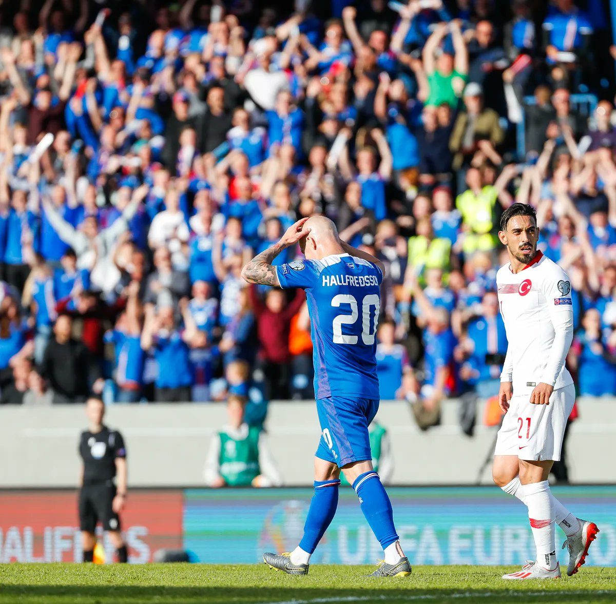 🎉 Til hamingju með 38 ára afmælið Emil!

🎁 Emil Hallfreðsson celebrates his 38th birthday today!

#fyririsland