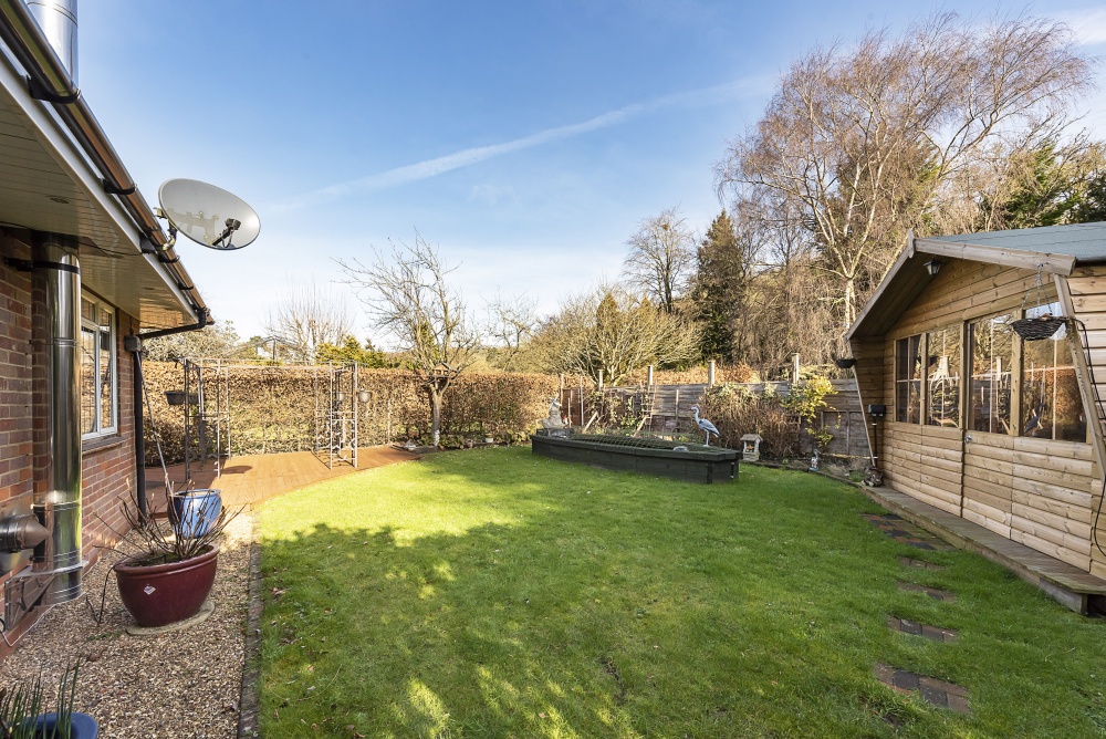 WINKWORTH_Beac's tweet image. 𝐅𝐎𝐑 𝐒𝐀𝐋𝐄 - Guide Price £650,000 #hughendenvalley
Set in a popular village location, this deceptively spacious, extended chalet style bungalow provides flexible and well-presented accommodation over 2 floors.
🛏️ 3 bedrooms
🛋️ 3 reception rooms
☎️ 01494 677978