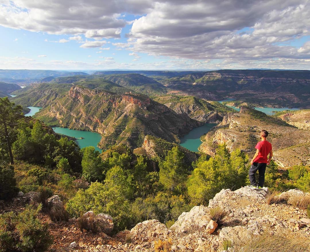 El embalse de Cortes es uno de los mayores atractivos del pueblo. ¿Has visto qué paisaje? Foto de @jeanchris_tof

#ViveCortesdePallás #TurismoInterior #TurismoRural #ValleAyoraCofrentes #Naturaleza
