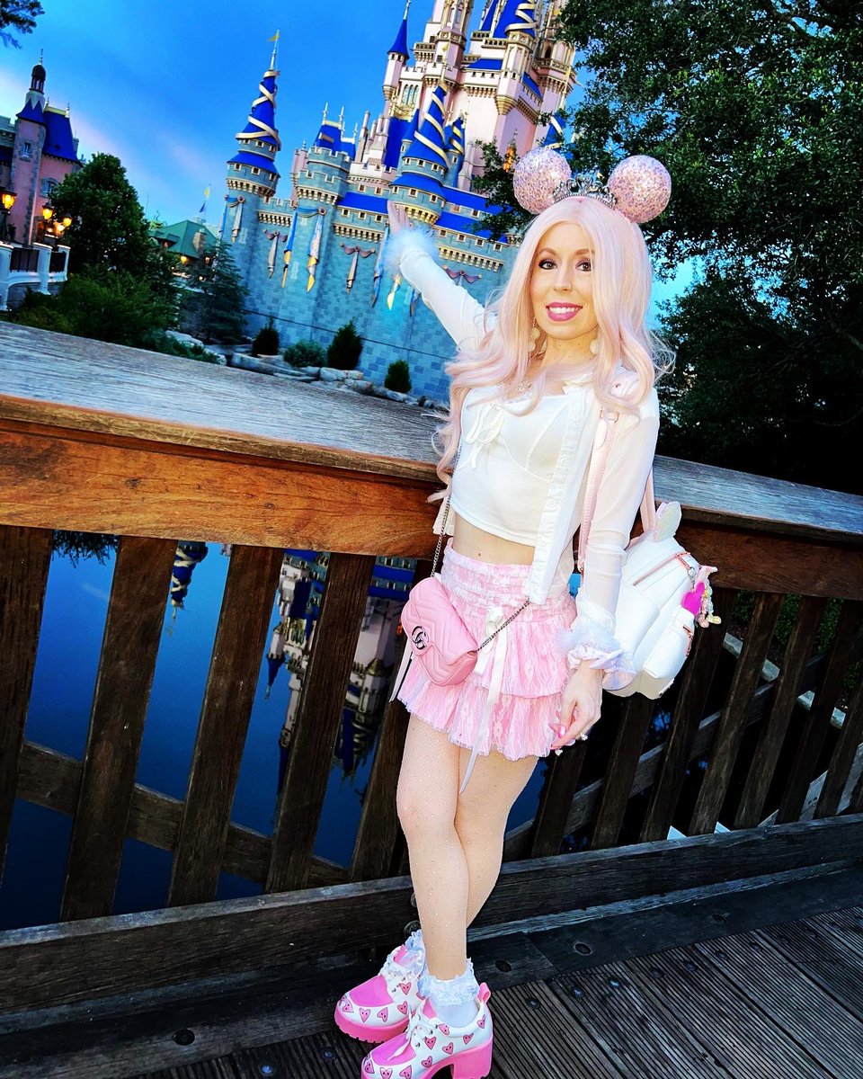 🏰🪩✨MTV Cribs #WaltDisneyWorld version ✨🪩🏰
#Wdw #DisneyWorld #Gamergirl #Fortnite #Contentcreator #Petitemodel #Kawaii #Gucci #loungefly #Glambabydoll #Cinderellascastle #Fortnitegirl #FortniteArt 💝👸🏼👑🏰