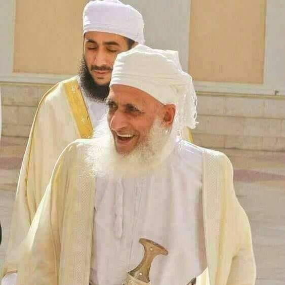 لا يُعاديكَ يا إمامي سَوِيُّ 
يعرفُ اللهَ قلبُهُ قُدُسيُّ 

والّذي حاولَ العداوةَ حينًا 
شِسْعُ نعليكَ عن مداهُ عَلِيُّ 

لن ينالوا بفعلِهم منكَ شيئًا 
وبكَ الخالقُ اللّطيفُ حَفِيُّ

<a href="/AhmedHAlKhalili/">أحمد بن حمد الخليلي</a> 
#الشيخ_أحمد_الخليلي