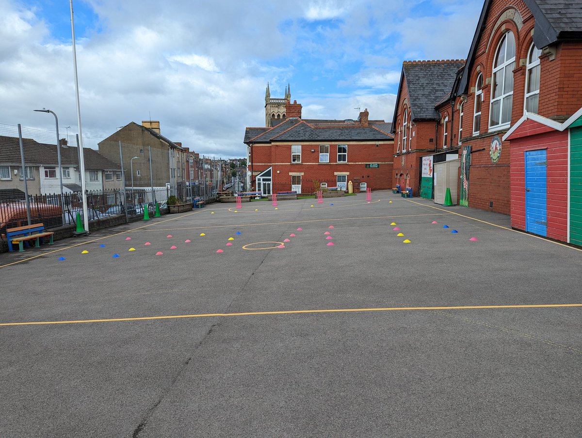 It's the last week for me and @CricketWales here @ysgolsantbaruc. We're going to be working on making sure everything is working towards the target of the stumps and then into some game time!Something tells me they'll love this as they prepare for the final! #NationalCricketWeek