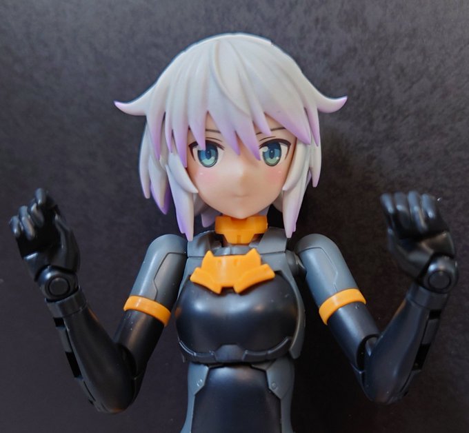 髪先だけちょっと吹いただけのグラデ塗装
なんかの花かフルーツみたい 