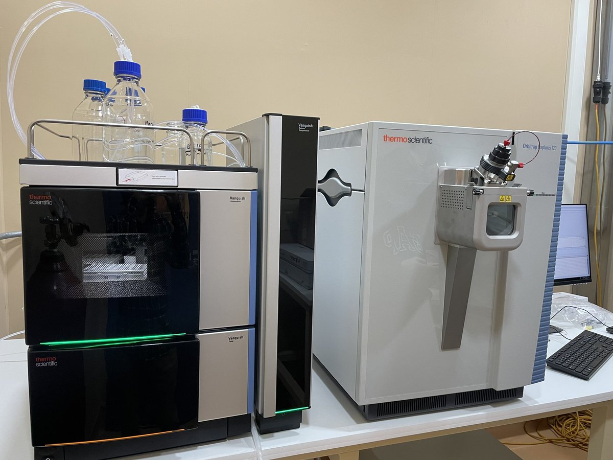 JonathanParraV's tweet photo. I got a new best friend 🥰 #metabolomics #CENIBiot https://t.co/3A8ydaKbP2