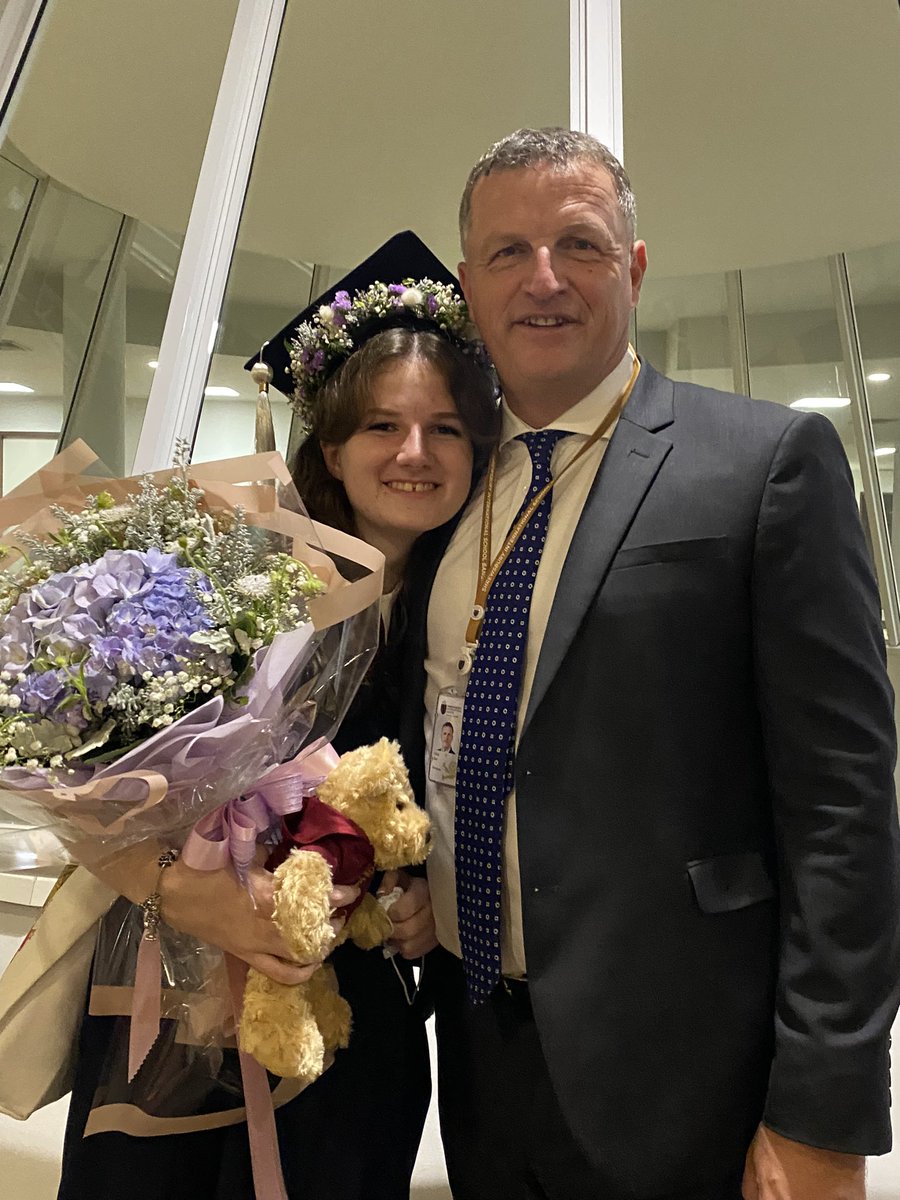 classflipper's tweet image. Celebrating two leavers in the Class of 2022 @SHBriverside Congratulations @lessonflipper on your move to @TanglinTrust and @amy_seal_ to @UniofOxford