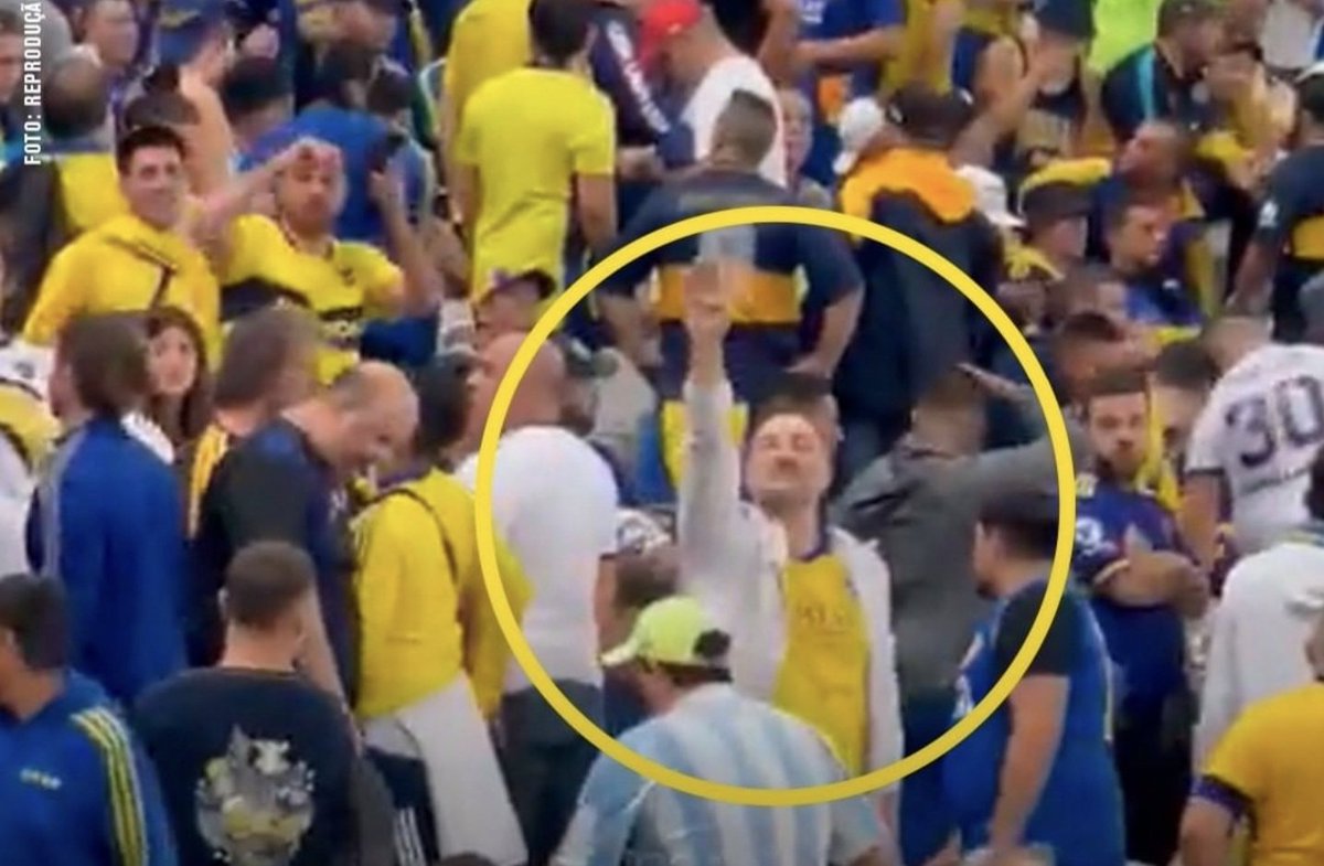 TiagoSalazar's tweet photo. Rafael Ramos foi INDICIADO pela polícia civil com TRÊS laudos garantindo que ele NÃO cometeu injúria racial.

O torcedor do Boca, FILMADO fazendo um saudação NAZISTA, foi solto após alegar que estava mandando beijos.

O Brasil é uma piada. https://t.co/BYp7MnCdz8