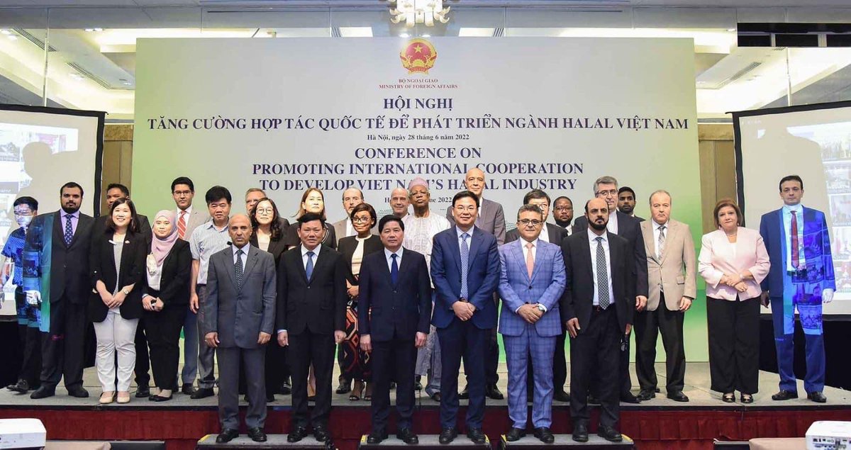 بناءا على دعوة من وزارة الخارجية الفيتنامية، حضر سعادة السفير صالح بن محمد الصقري مؤتمر حول تعزيز التعاون الدولي من أجل تطوير منتجات الحلال في فيتنام بمشاركة العديد من المختصين في هذا المجال
