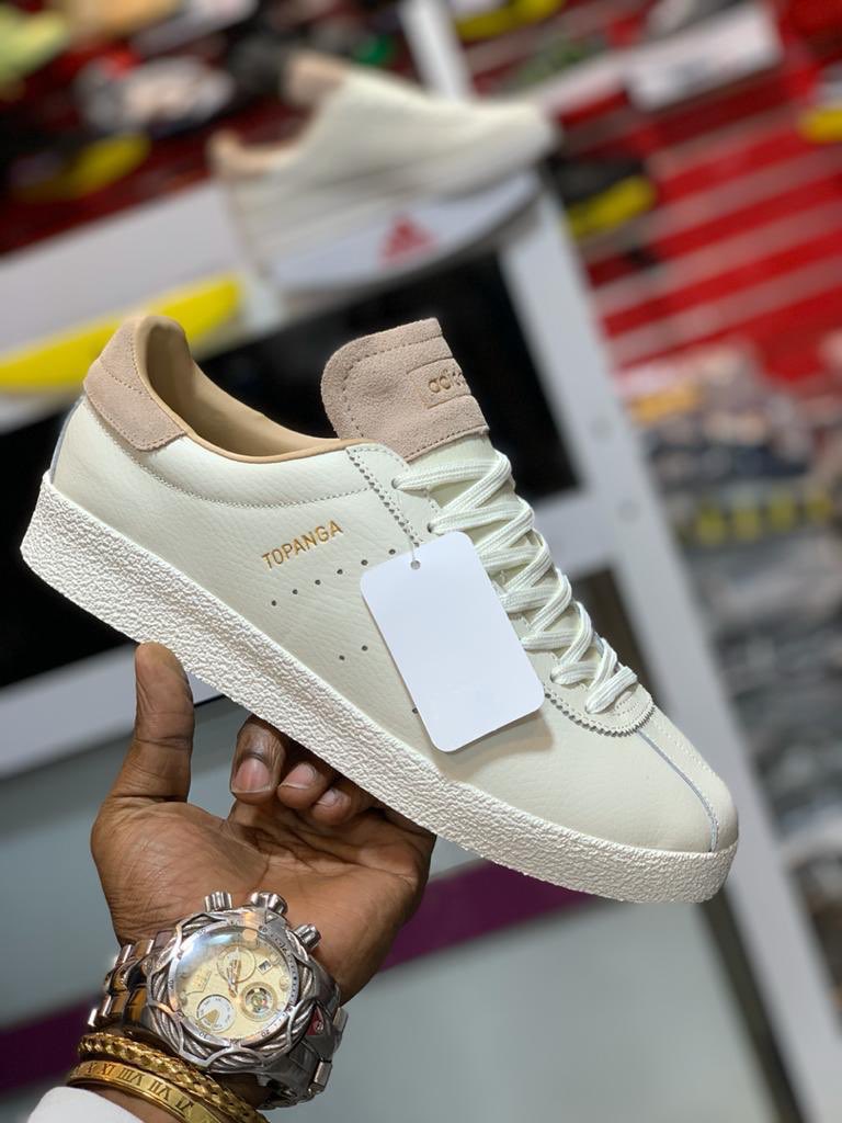 JimmyDionis's tweet photo. Adidas topanga size 40-45 karibuni dukani bei elekezi 55000 kwa mawasiliano zaidi @JimmyDionis pia WhatsApp +255 715 07 12 85 📍kariakoo narung’ombe na Congo https://t.co/FFp9jmRSTH
