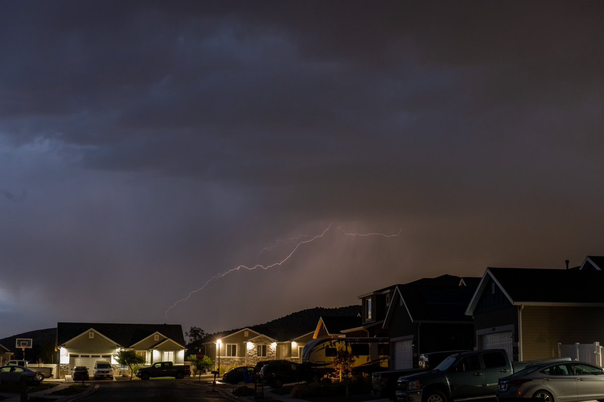SigTORChasers's tweet photo. Snagged a couple more bolts from right out front of the house. #utwx #wx #lightning https://t.co/AiMKZOY6u6