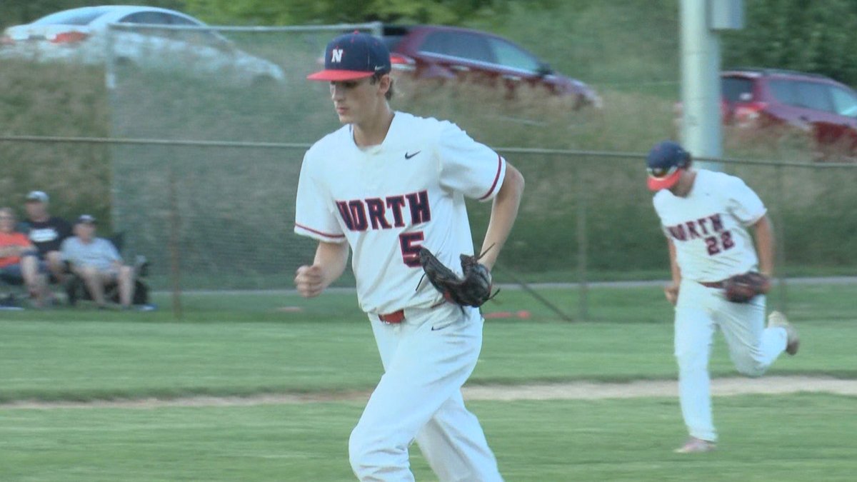 SportsZoneKCAU9's tweet photo. STARS SHINE IN GAME 2!

Senior night ended in style for @SCNorthBaseball as the Stars held a dangerous SC East offense to one run en route to a 3-1 win splitting the doubleheader!

WATCH HERE⚾️⏬
https://t.co/oatbEjQHJr https://t.co/L2w8QlSk5S