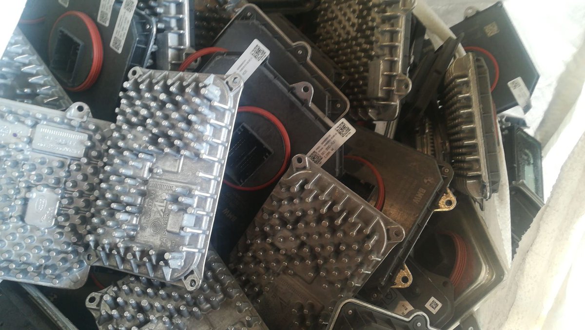 VDBSWA's tweet photo. automobile electronic part scraps, speed panels, switch boards, 

we recycle it all

any volumes available please offer us

#scrapmetal #recyclingindustry #metalscrap #ewastemanagement #ewasterecycling #automotiveparts automotive parts #metalscraprecycling https://t.co/eOb7vIme1b
