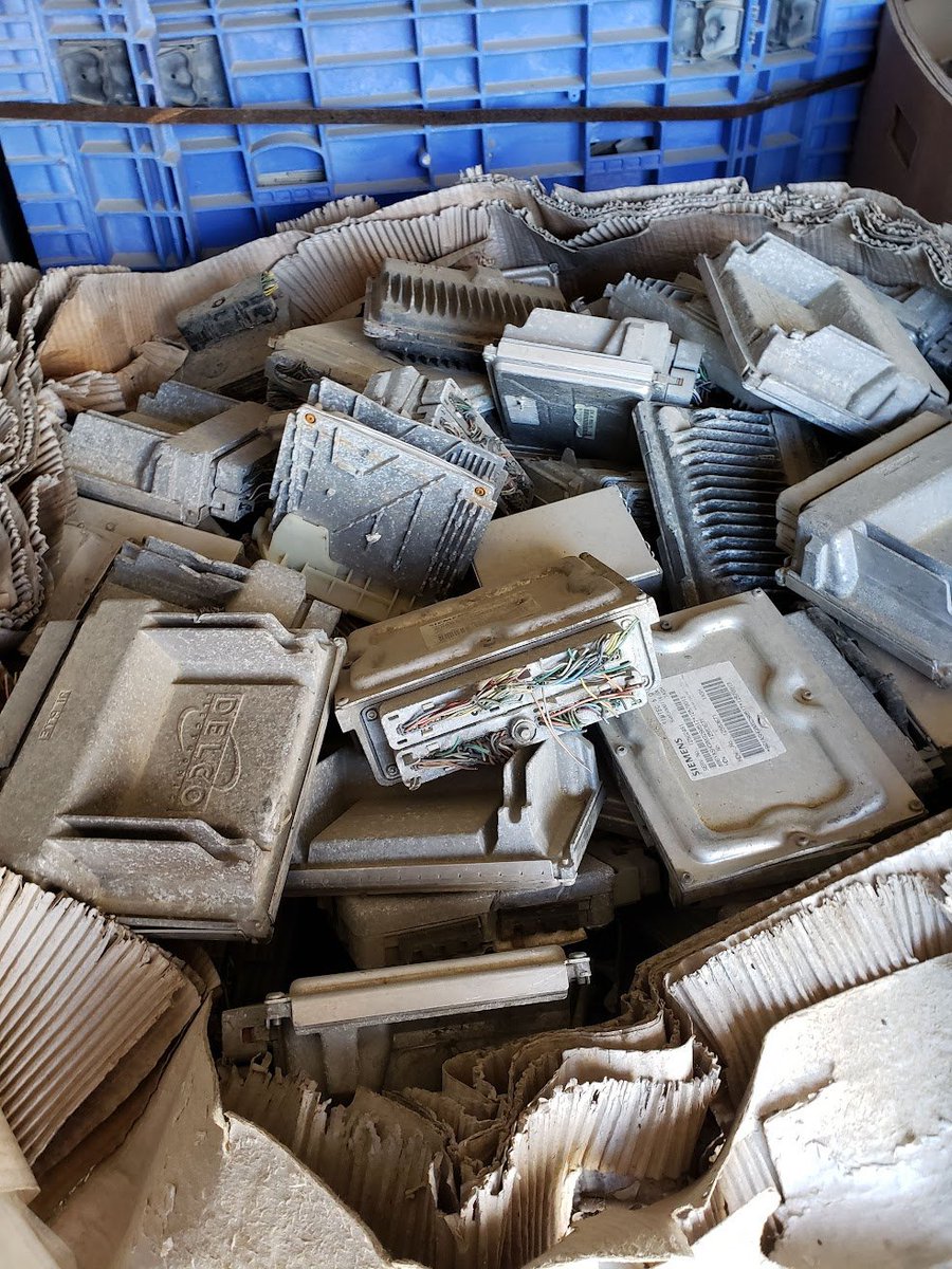 VDBSWA's tweet photo. automobile electronic part scraps, speed panels, switch boards, 

we recycle it all

any volumes available please offer us

#scrapmetal #recyclingindustry #metalscrap #ewastemanagement #ewasterecycling #automotiveparts automotive parts #metalscraprecycling https://t.co/eOb7vIme1b