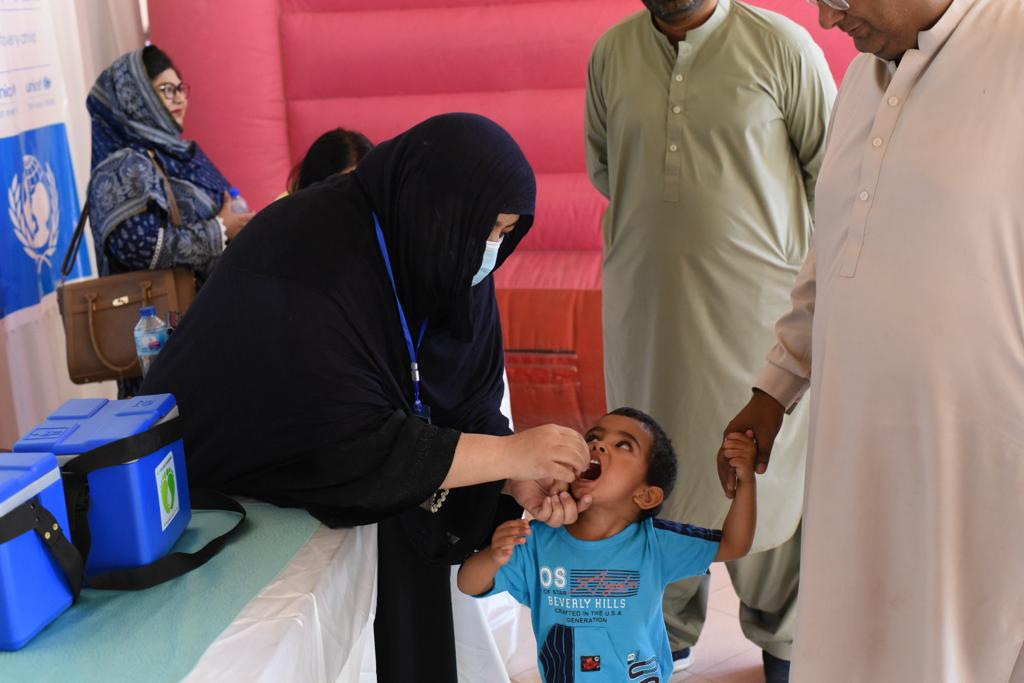 PakFightsPolio's tweet photo. #Day3 This ongoing sub-national immunisation campaign, make sure your little one gets vaccinated & is protected against the crippling virus.
⚠️ Everyone❗ Say yes to vaccination and help us achieve a #poliofree future for every child.
#VaccinesWork #POLIOZERO https://t.co/9WlZ1xYyAl