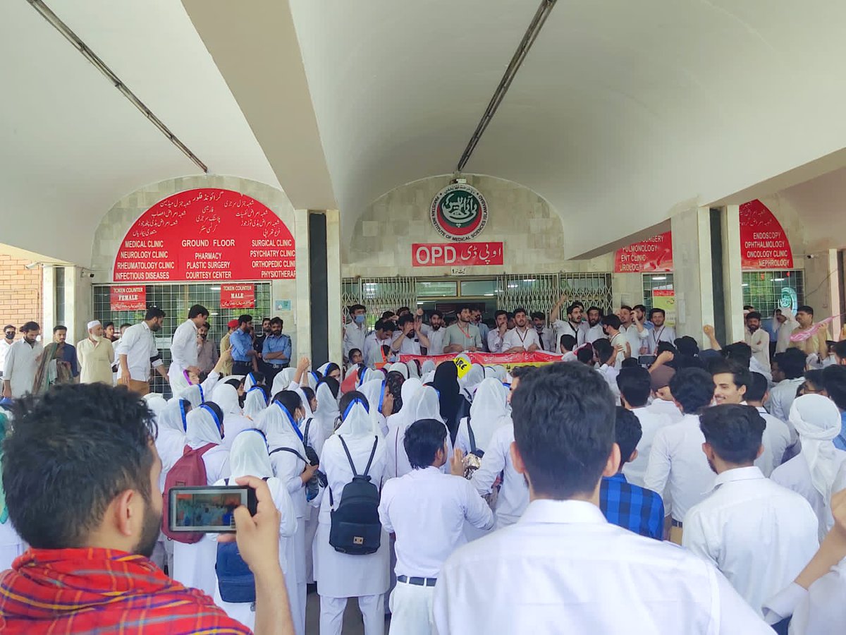 AmjadKhanDawar2's tweet photo. We were not expecting this many people especially with this summer (June months) ! Thank you to everyone that came out and remember we have to keep protesting we cannot stop until our voices have been heard!!
#pims_bsn_student
@A_Qadir_Patel
@CMShehbaz
@mjdawar
@NadeemAsker https://t.co/EeSSDVeM2y