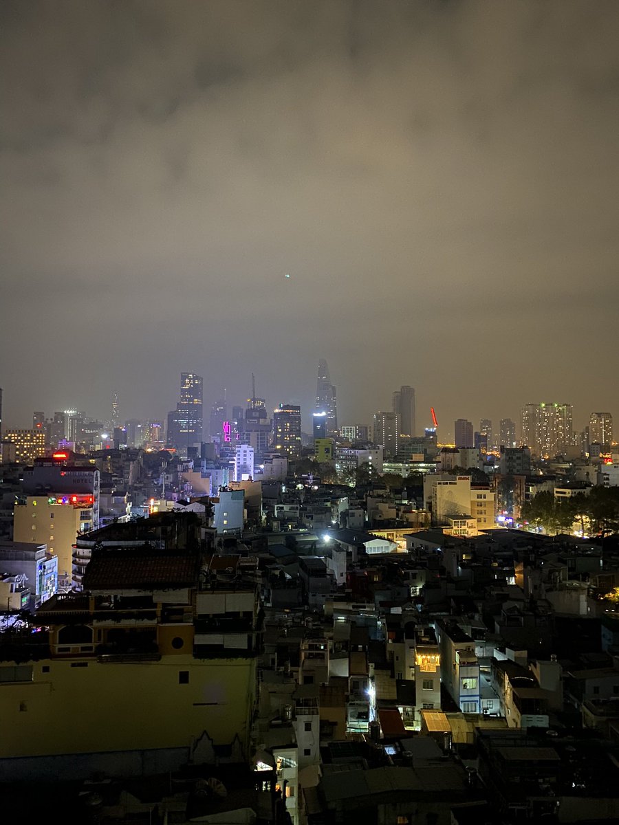 AdverbeS's tweet photo. Déjà 7 mois que je suis au Vietnam https://t.co/1sdjaDGbjP