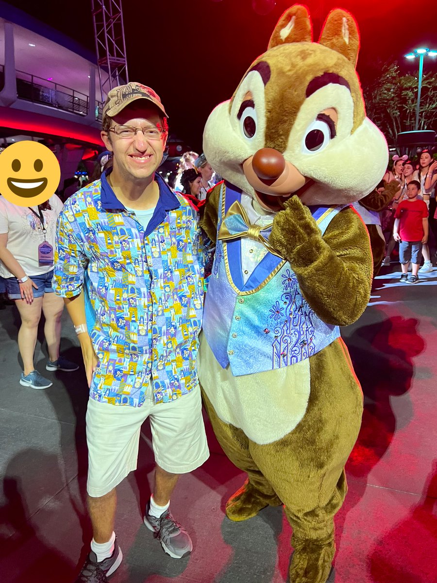 DisneyDude_71's tweet photo. Cast Member Earidescent Evening at the Magic Kingdom! #WaltDisneyWorld #earidescent https://t.co/Oa1J55Dj3Z