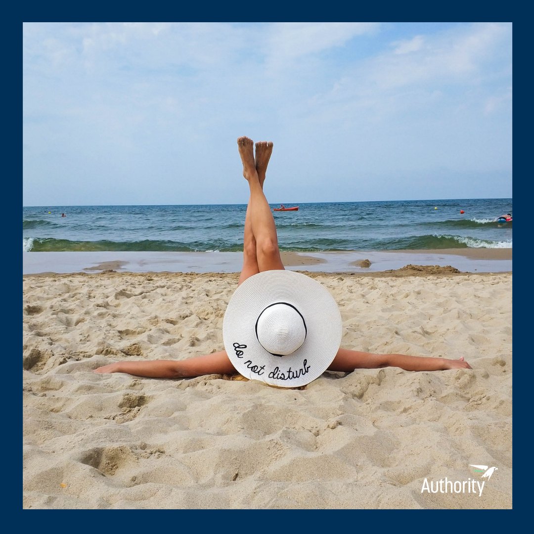 Authority_BE's tweet photo. Bedrijven liggen spijtig genoeg niet met de voetjes omhoog in de zomervakantie. U heeft vast ook al gemerkt dat het dan wat rustiger wordt. 

Hier enkele tips:
- Herbekijk uw marketingstrategie 
- Fris het kantoor op 
- Ontwikkel nieuwe producten 
- Genoeg terrasjes doen https://t.co/j79q5DmpeF