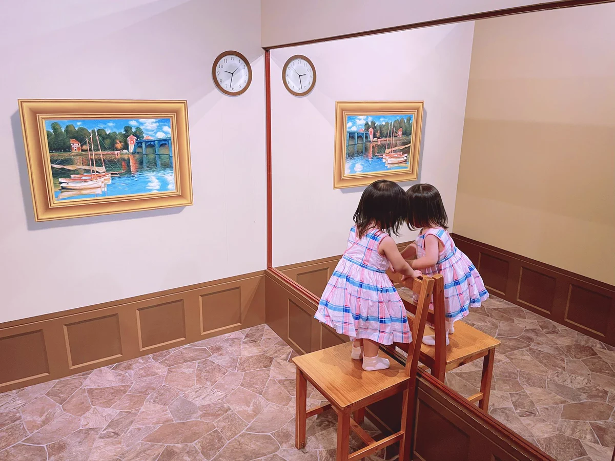 双子と行くトリックアートは面白い！？鏡かと思ったら双子だったw