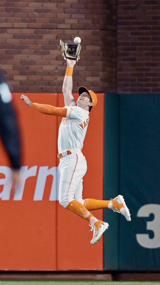 SFGiants's tweet photo. Yo @Topps, need a new Mike Yastrzemski card? 👇 https://t.co/aLVWtgrXTh