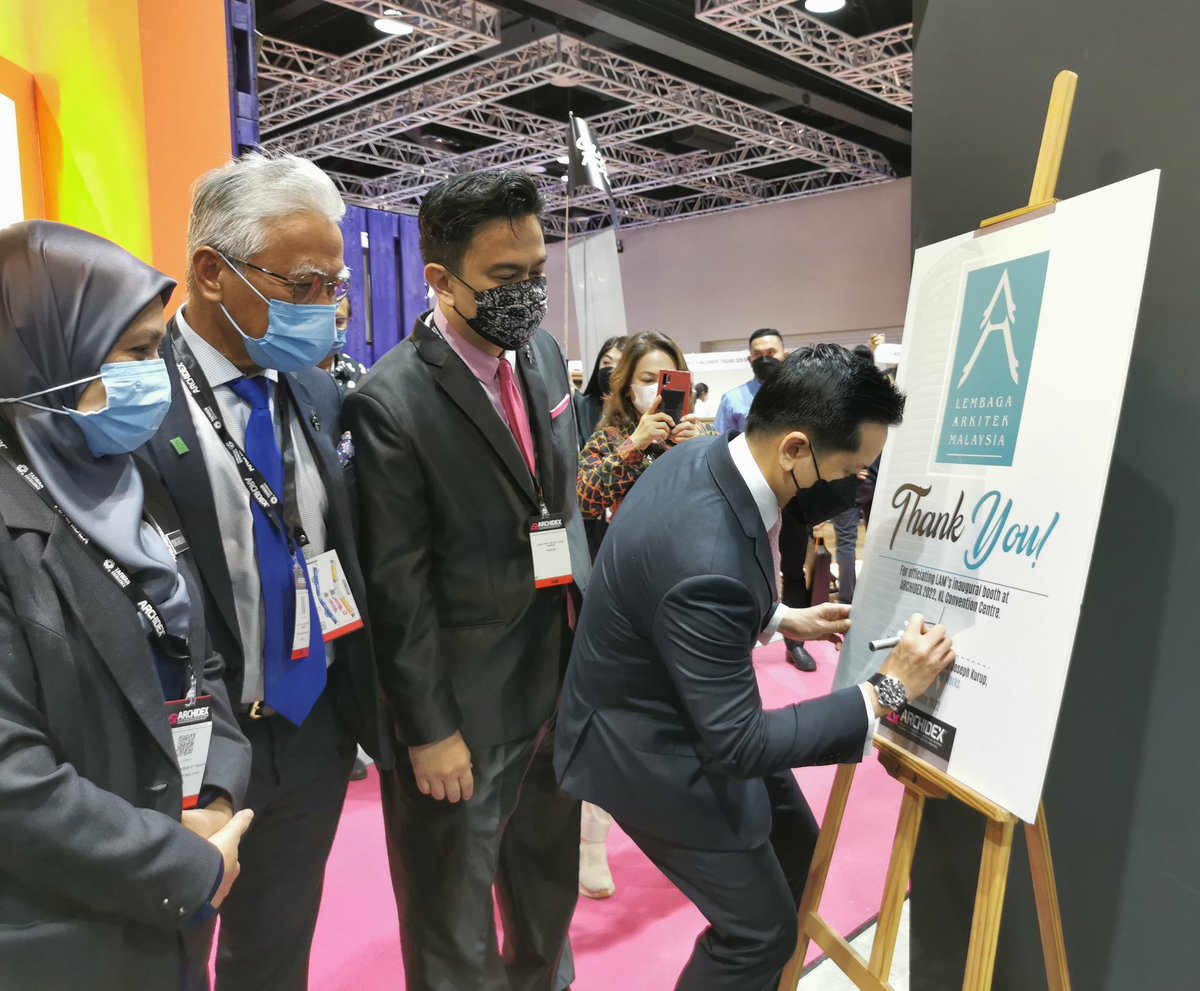 moworksmy's tweet photo. Post-pandemic era has accelerated the adoption of digitalisation tools and IR4.0 technologies across industries. The technology trends taking shape now will pave the way for economic recovery and growth in the coming years. #archidex https://t.co/Ac7p2hZhtB