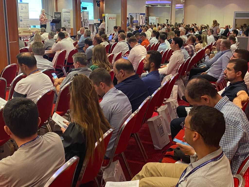 CroWoodCluster's tweet photo. U zagrebačkom hotelu Antunović jutros je otvoren 9. Dan prozora u organizaciji Ift Hrvatska. Konferencija je na jednom mjestu okupila preko 250 sudionika. https://t.co/BlfSpXwrGc