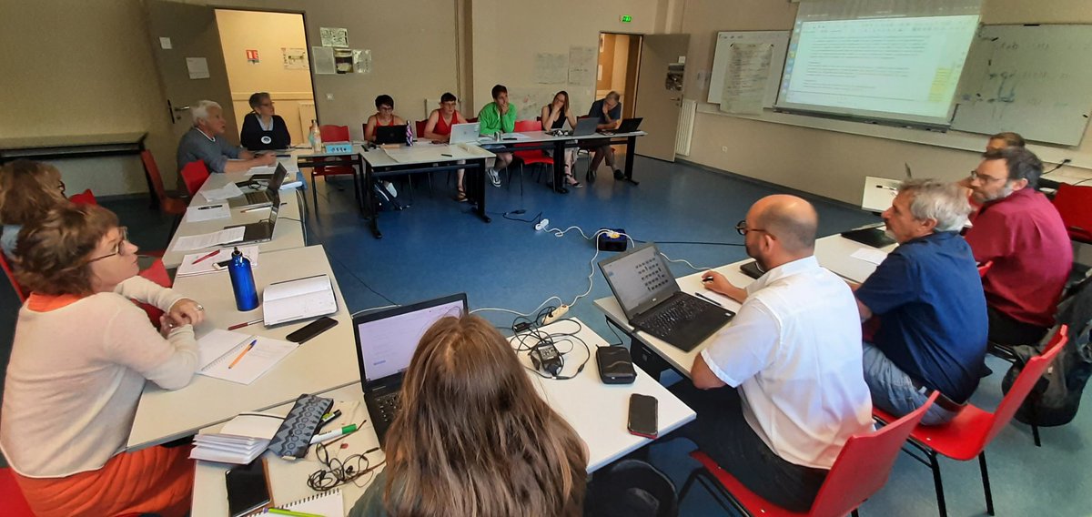Travail de synthèse et prise de hauteur à partir d'une première proposition de B. Righetti des travaux de la J1. Quelles formes d'expérimentations organiser entre nous pour montrer les conditions de réussite de processus de transformation pour les transitions