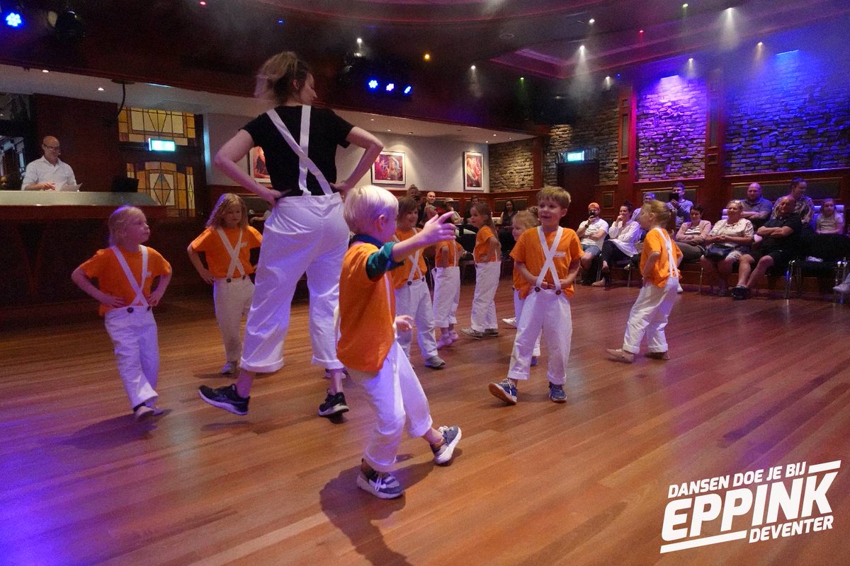 Wat was dat leuk zondag; 2 uitvoeringen van KidsDance, JazzDance en Hiphop in de verhaallijn van Sjakie en de chocladefabriek. Natuurlijk inclusief  oempa loempa's 😀