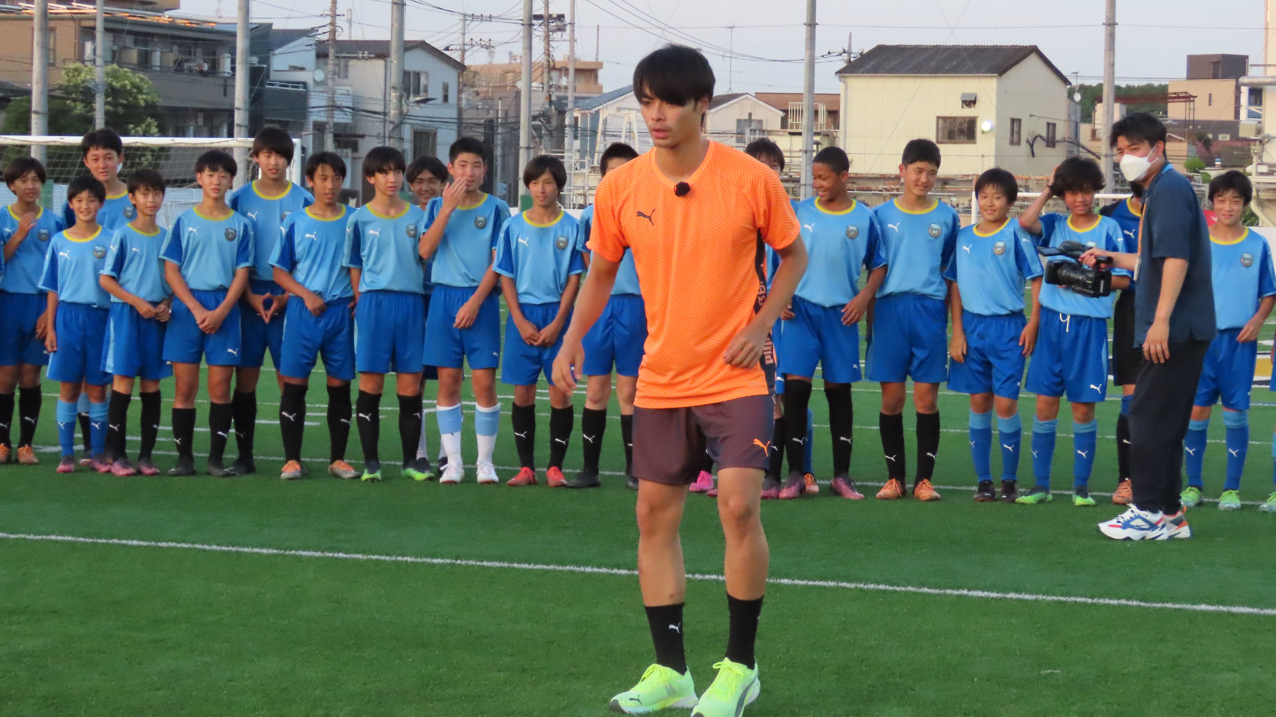 川崎f アカデミー スクール 普及コーチ U 15 三笘薫選手がu 15トレーニングに登場 川崎フロンターレ アカデミー出身の三笘薫選手が U 15のトレーニングに参加してくれました 選手たちへアドバイスをしながら一緒にプレーをしてくれ とても素敵な時間